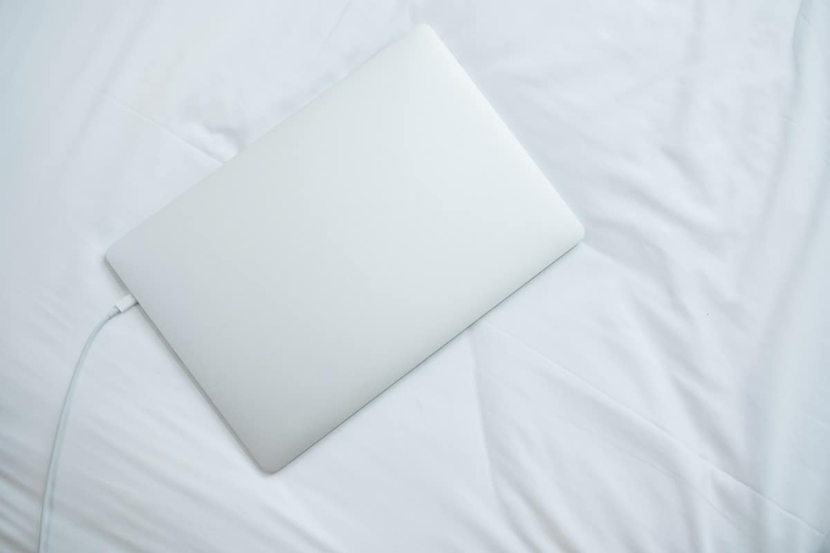 Should I Charge My Laptop To 100? The One Tech Stop