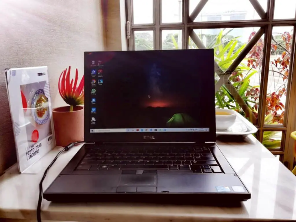 Laptop charging in cafe