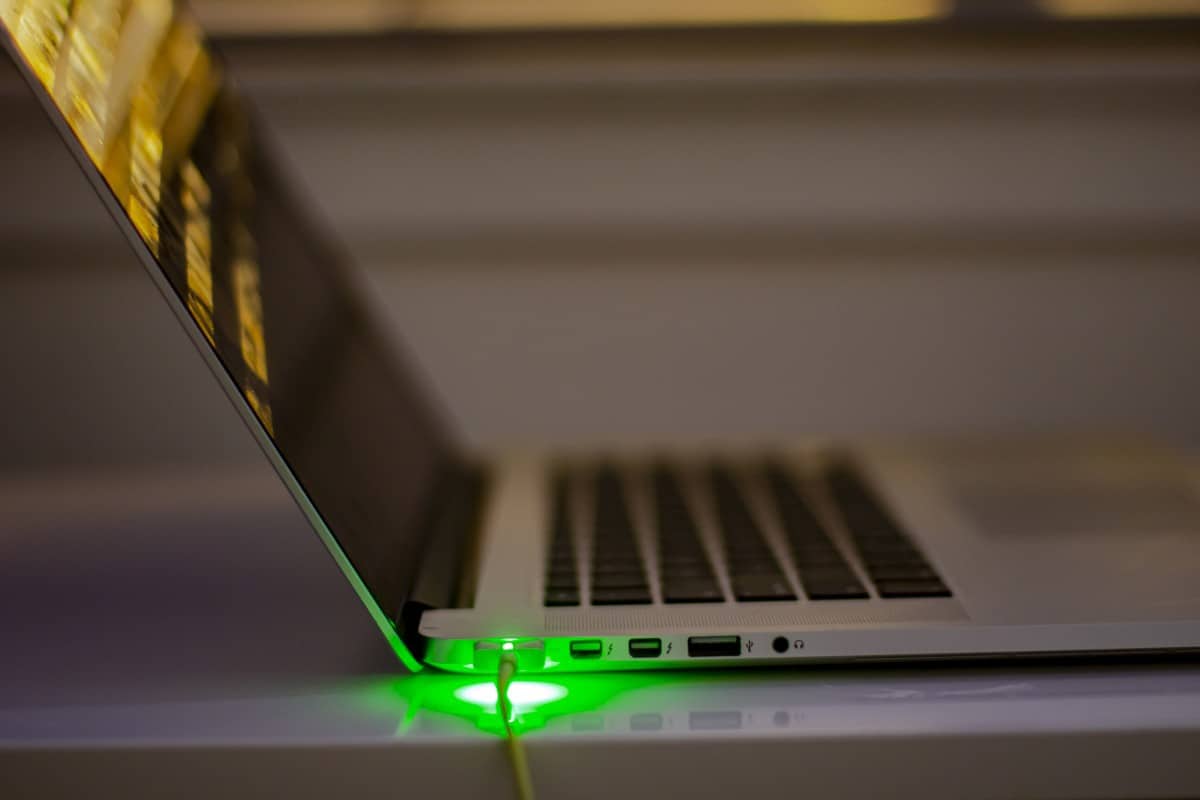 Is it Better to Have a Laptop Plugged In or On Battery? The One Tech Stop