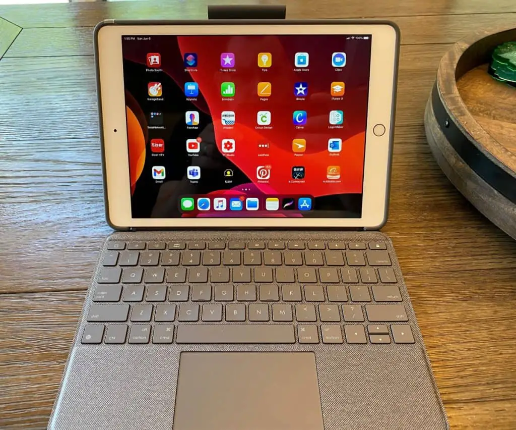 ipad with keyboard and touch pad