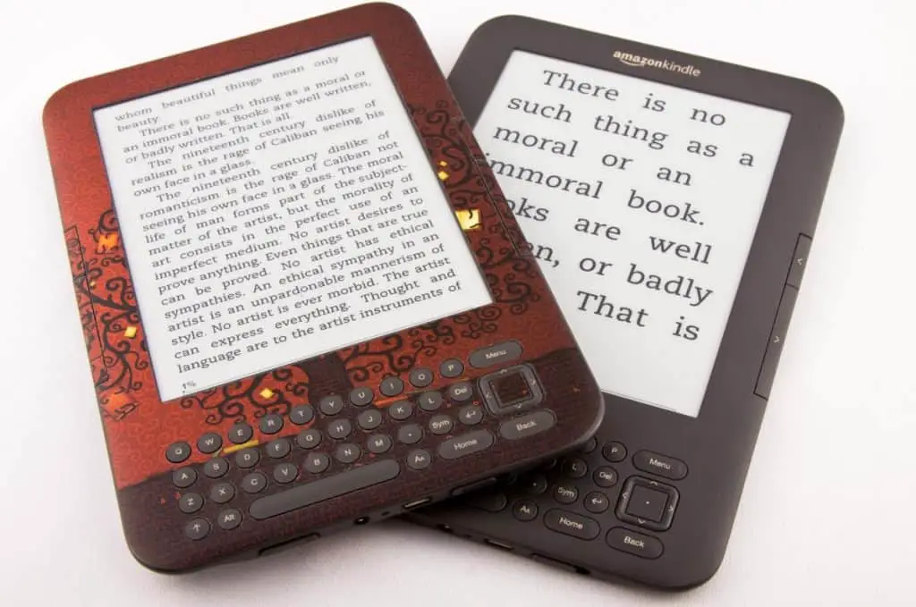 2 Amazon Kindle E-Readers