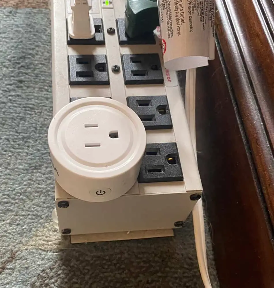 Smart plug on power strip