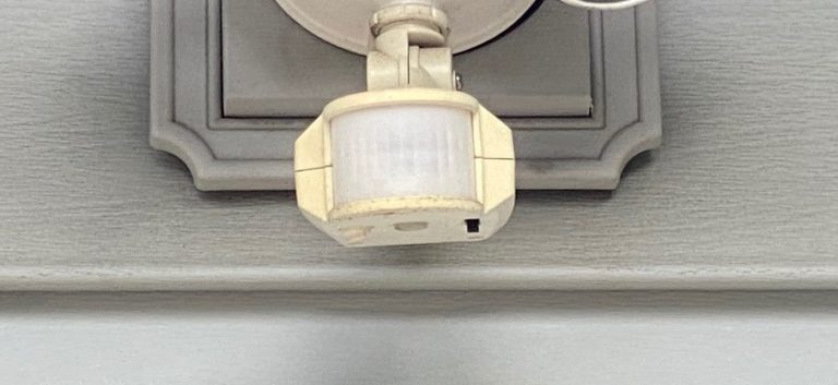 How To Make Automatic House Lights Stay On (DIY Guide) – The One Tech Stop